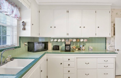 West Pensacola House | Serene Grandma's House: Family-Friendly with Pool Access