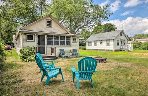 Saybrook Manor House | Relaxing Grandmas Cottage with Sunroom, Steps to Beach