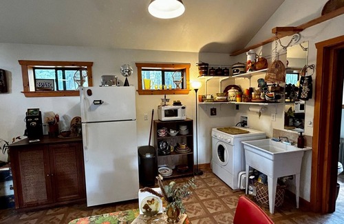 Jemez Springs Cabin | Discover Grandma's Groovy Getaway: Family-Friendly Retreat