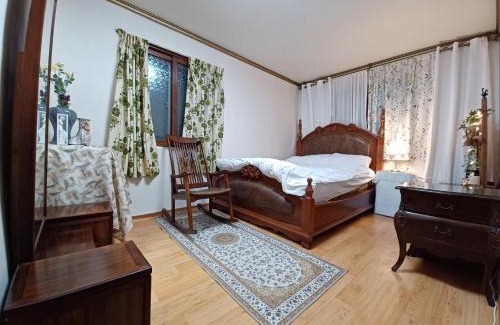Anseong House | Idyllic Getaway at Grandmother's Vegetable Garden