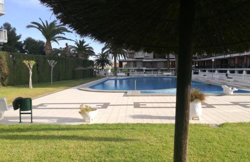 L'Albufereta Apartment | Grandpa Beach House: Pet-Friendly Oasis with Ocean Views
