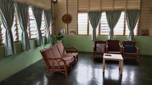 Gopeng House | Family-Friendly Getaway at Grandpa House - 10/10 Rating!