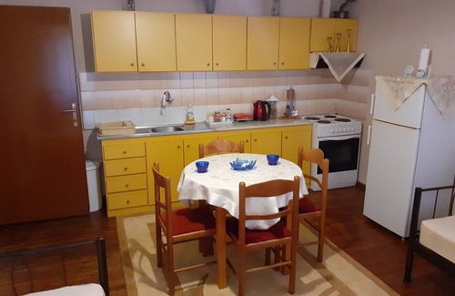 Lefkonas Apartment | Cozy Grandpa's House: Kitchen & Breakfast Included