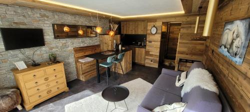 Tignes le Lac Apartment | Scenic Lakeview Studios - Family-Friendly with Top Reviews