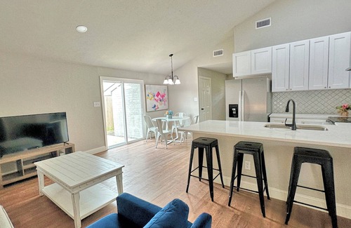The Colony House | Grandscapes! Perfectly Located Near The Colony Shoreline