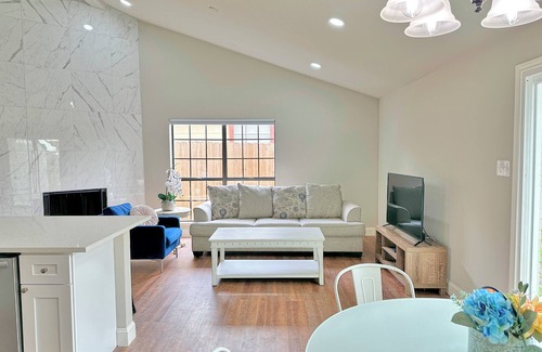 The Colony House | Grandscapes! Perfectly Located Near The Colony Shoreline