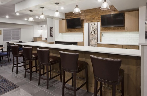 Cannon Falls Hotel | Exceptional GrandStay Cannon Falls with Pool & Breakfast