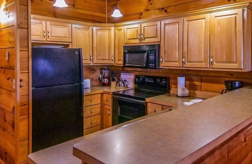 Spencer Cabin | Experience the Grandview Lodge with Ocean Views & Pool