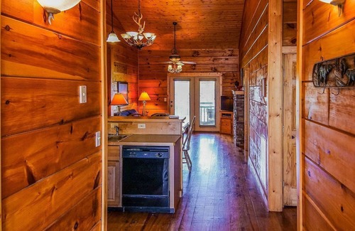 Spencer Cabin | Experience the Grandview Lodge with Ocean Views & Pool