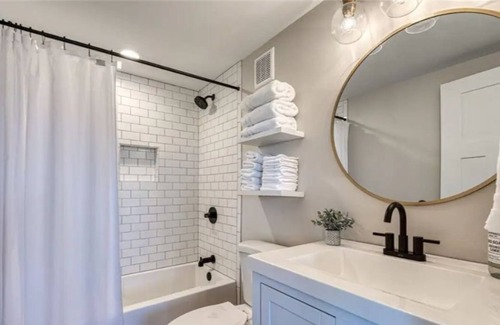 Gig Harbor Apartment | Top-Rated Grandview Guest Suite with Spa & Hot Tub