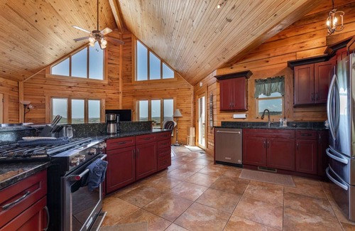 Blue Eye Cabin | Experience GrandView Lodge at Table Rock Lake with Pool & Hot Tub