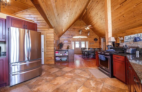 Blue Eye Cabin | Experience GrandView Lodge at Table Rock Lake with Pool & Hot Tub