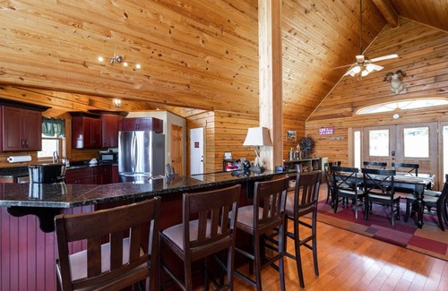 Blue Eye Cabin | Experience GrandView Lodge at Table Rock Lake with Pool & Hot Tub