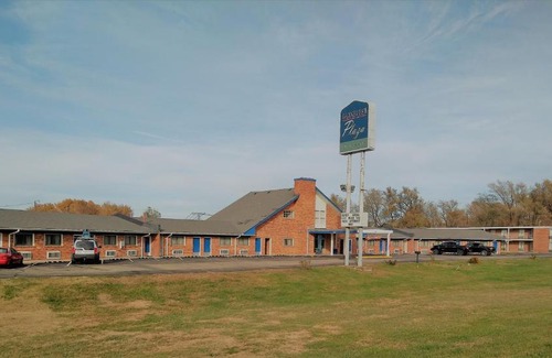 Grandview Plaza Hotel | Comfortable Stay at Grandview Plaza Inn With Great Amenities