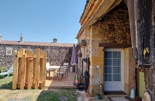 Pays-de-Belves Cottage | Quaint Retreat in Historic Périgord Noir with Ocean Views