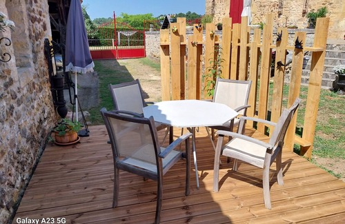 Pays-de-Belves Cottage | Quaint Retreat in Historic Périgord Noir with Ocean Views