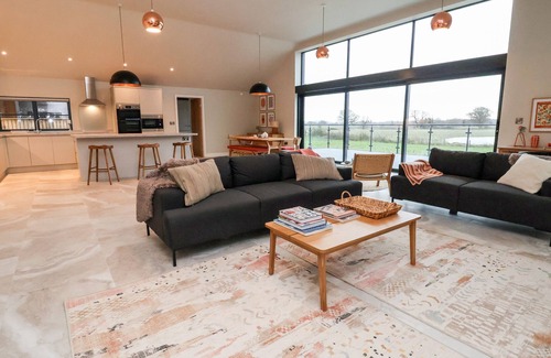 Loppington Cottage | Pet-Friendly Grange Barn: Unique Cottage Retreat in Burlton