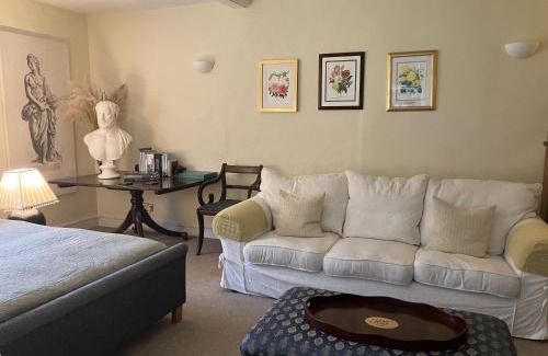 Euston Bed & Breakfast | Exceptional Grange Farm: Pet-Friendly Oceanfront Retreat