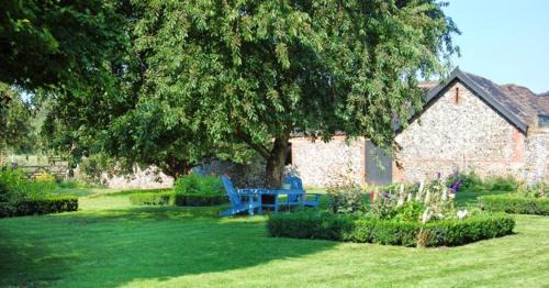 Euston Bed & Breakfast | Exceptional Grange Farm: Pet-Friendly Oceanfront Retreat