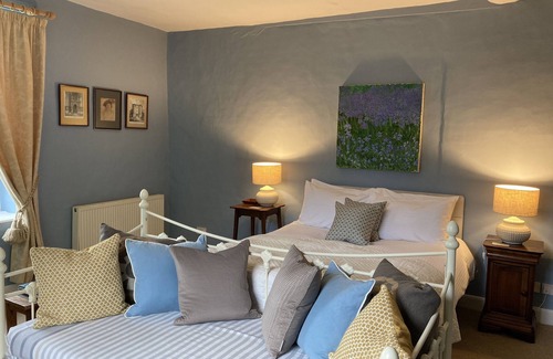 Euston Bed & Breakfast | Inviting Grange Farm House: Guest Rated 9.4, Family-Friendly