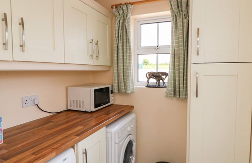 Fethard on Sea Cottage | Pet-Friendly GRANGE FARMHOUSE in Fethard-On-Sea