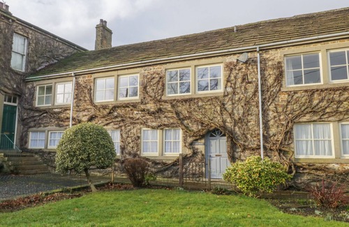 Carleton Cottage | Guest Rated 10/10: Grange House with Kitchen & Breakfast