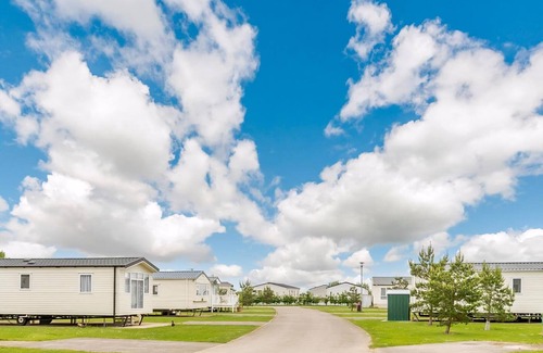 Mablethorpe Ski Chalet | Modern Four Bedroom Lodge with Spa and Hot Tub Oasis