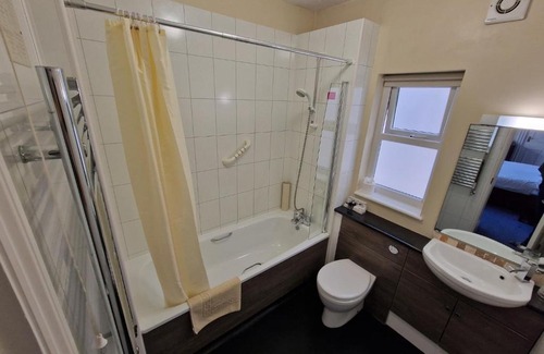 St. Peter Port Hotel | Cozy Grange Lodge Hotel with Oceanfront Pool & Dining