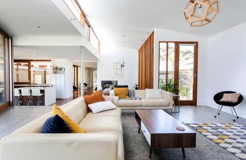 Grange House | Grange Parkview: Family-Friendly Seaside Retreat with Breakfast