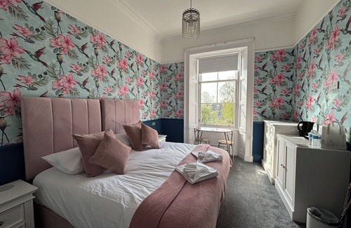 Newington House | Welcoming Clarin Guest House: Rated 9/10 with Breakfast & More