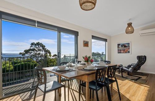 Binalong Bay House | Oceanfront Granite Beach House @ Bay of Fires - Rated 9.4/10