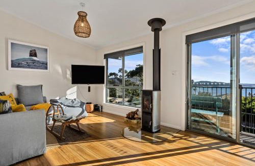Binalong Bay House | Oceanfront Granite Beach House @ Bay of Fires - Rated 9.4/10