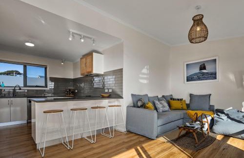 Binalong Bay House | Oceanfront Granite Beach House @ Bay of Fires - Rated 9.4/10