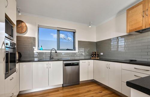 Binalong Bay House | Oceanfront Granite Beach House @ Bay of Fires - Rated 9.4/10