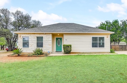 Granite Shoals House | Inviting Granite Getaway with Hot Tub & Family-Friendly Vibes