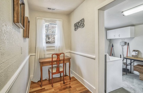 Manitou Springs House | Granite Grotto: Family-Friendly Stay with Breakfast Options