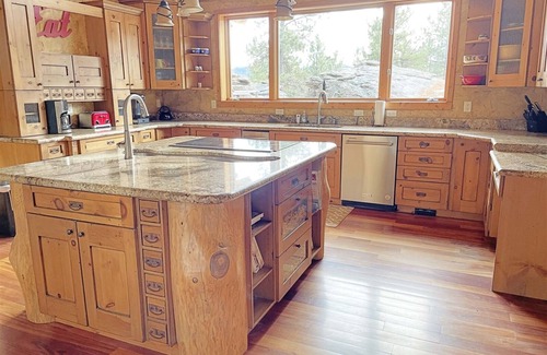 Keystone Cabin | Unwind at Granite Ridge Lodge with Private Golf Access