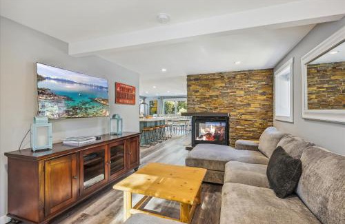 Comstock Acres House | Granlibakken Getaway: Pet-Friendly Retreat with Hot Tub