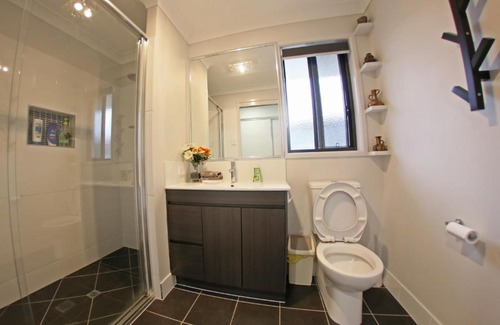 Stanthorpe Bed & Breakfast | Convenient Granny Flat Near Golf Course with Family-Friendly Amenities