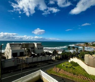 Ramsgate Beach Ski Chalet | Cozy Granny Flat with Pool and Oceanfront Views