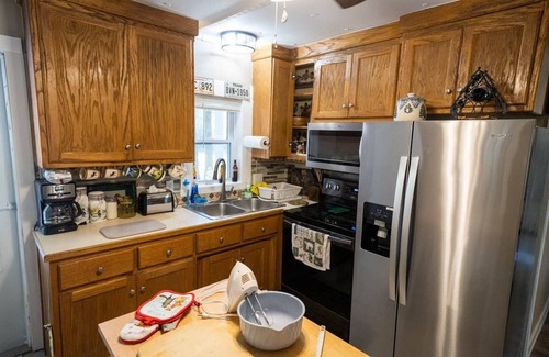 Bismarck Cottage | Cozy Granny's Hidden Cottage with Lake Views in DeGray, AR