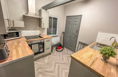 Boston Apartment | Comfortable Stay at Grant House with Breakfast & Kitchen