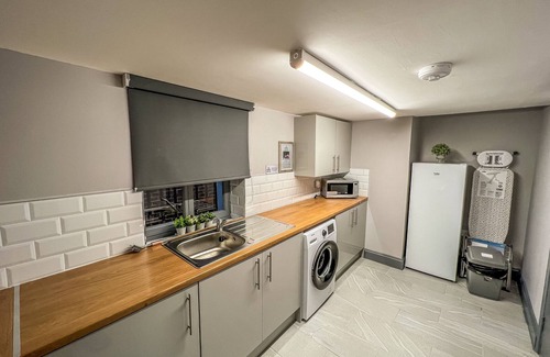 Boston Apartment | Comfortable Stay at Grant House with Breakfast & Kitchen