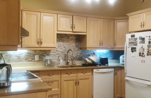 Iqaluit House | Discover Grant's Arctic Escape: Rated 10/10 for Families