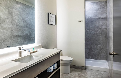 Downtown Dunedin Hotel | Discover Grant Street Inn: Pet-Friendly with Spa & Pool