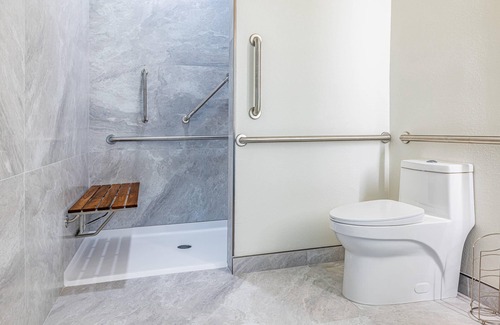 Downtown Dunedin Hotel | Discover Grant Street Inn: Pet-Friendly with Spa & Pool