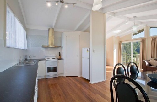 Merimbula Cabin | Grantys House: Family-Friendly 3 Bedroom Retreat