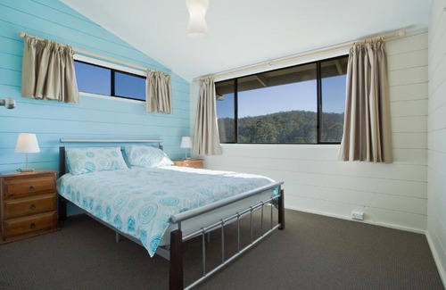 Merimbula House | Family-Friendly Getaway at Grantys House with Pet Amenities