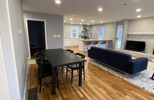Granville House | Granville Guesthouse: Pet-Friendly Retreat Near Granville