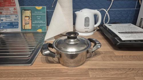 Vecses Apartment | Discover Grany's Retro Guesthouse Near Budapest Airport